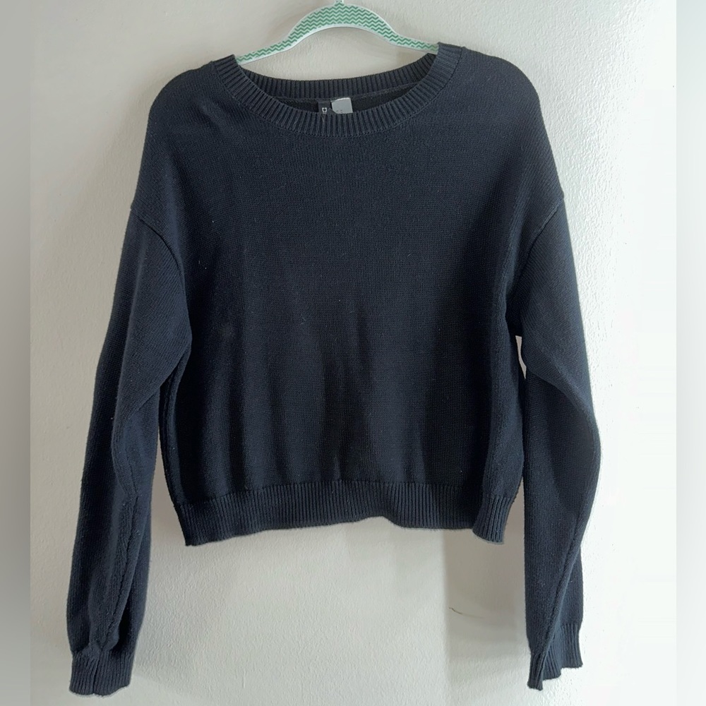 Sweater, size M, black with embroidered flowers